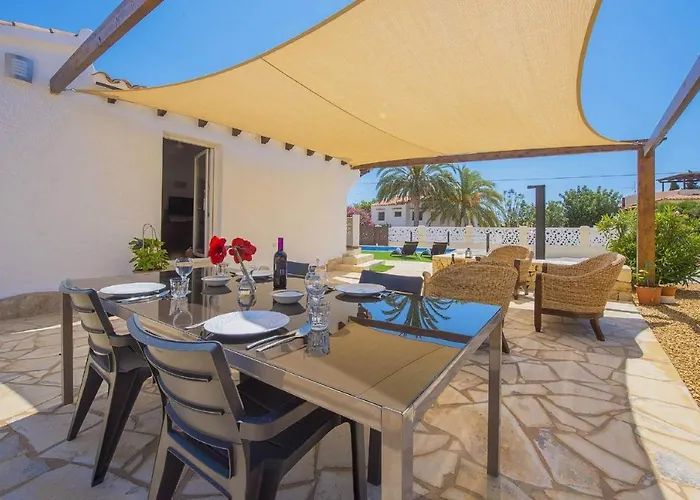 Neus - Plusholidays Ifach